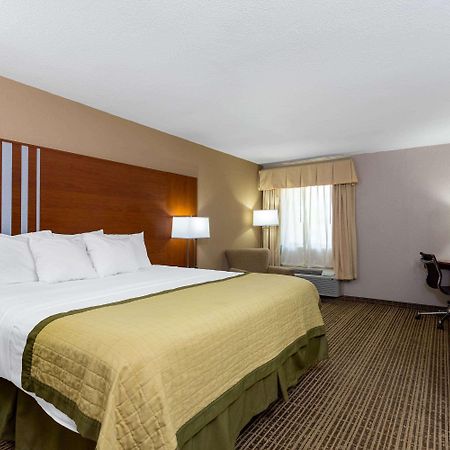 Baymont By Wyndham Elkhart Hotel Exterior foto