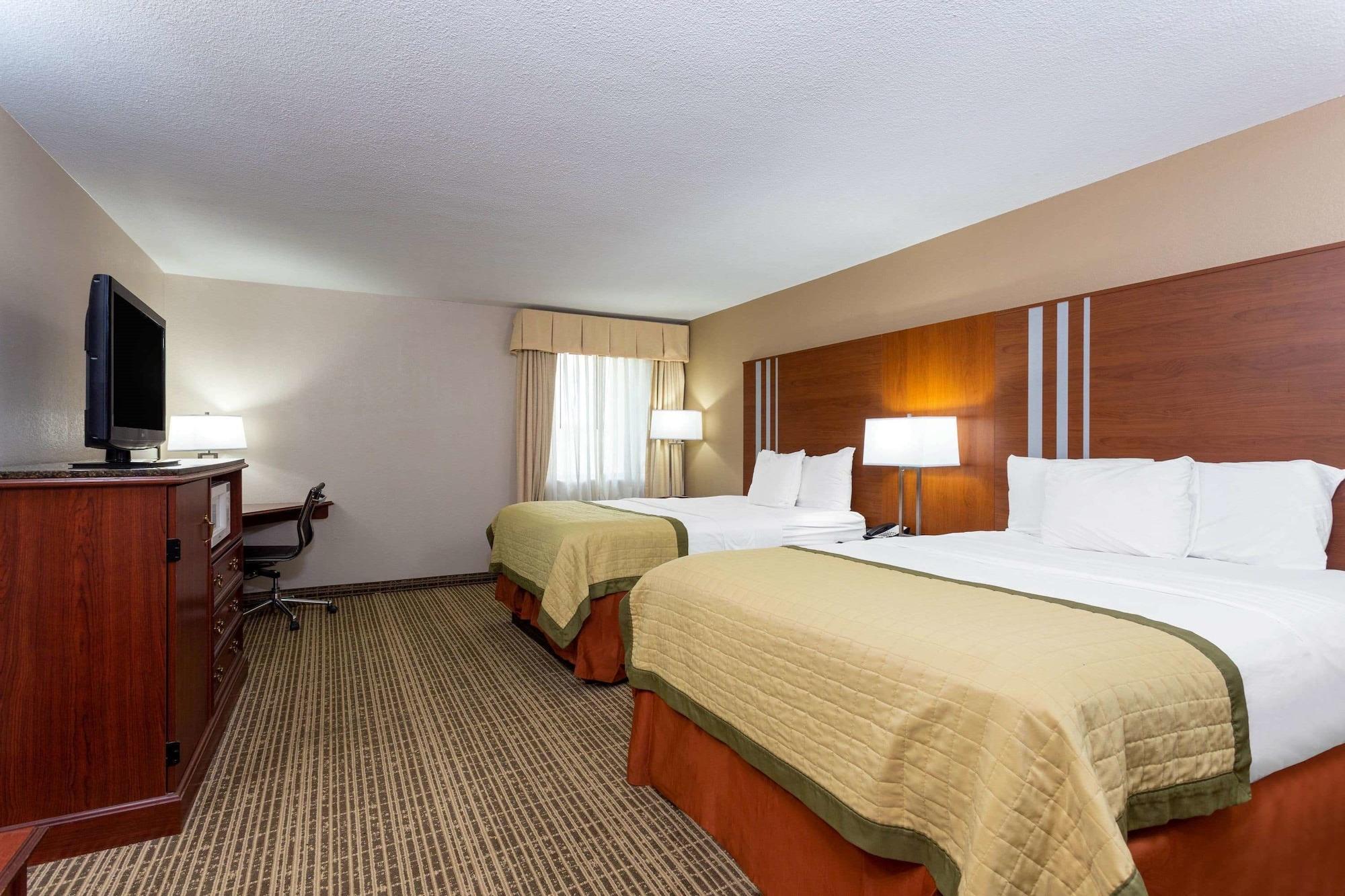 Baymont By Wyndham Elkhart Hotel Exterior foto