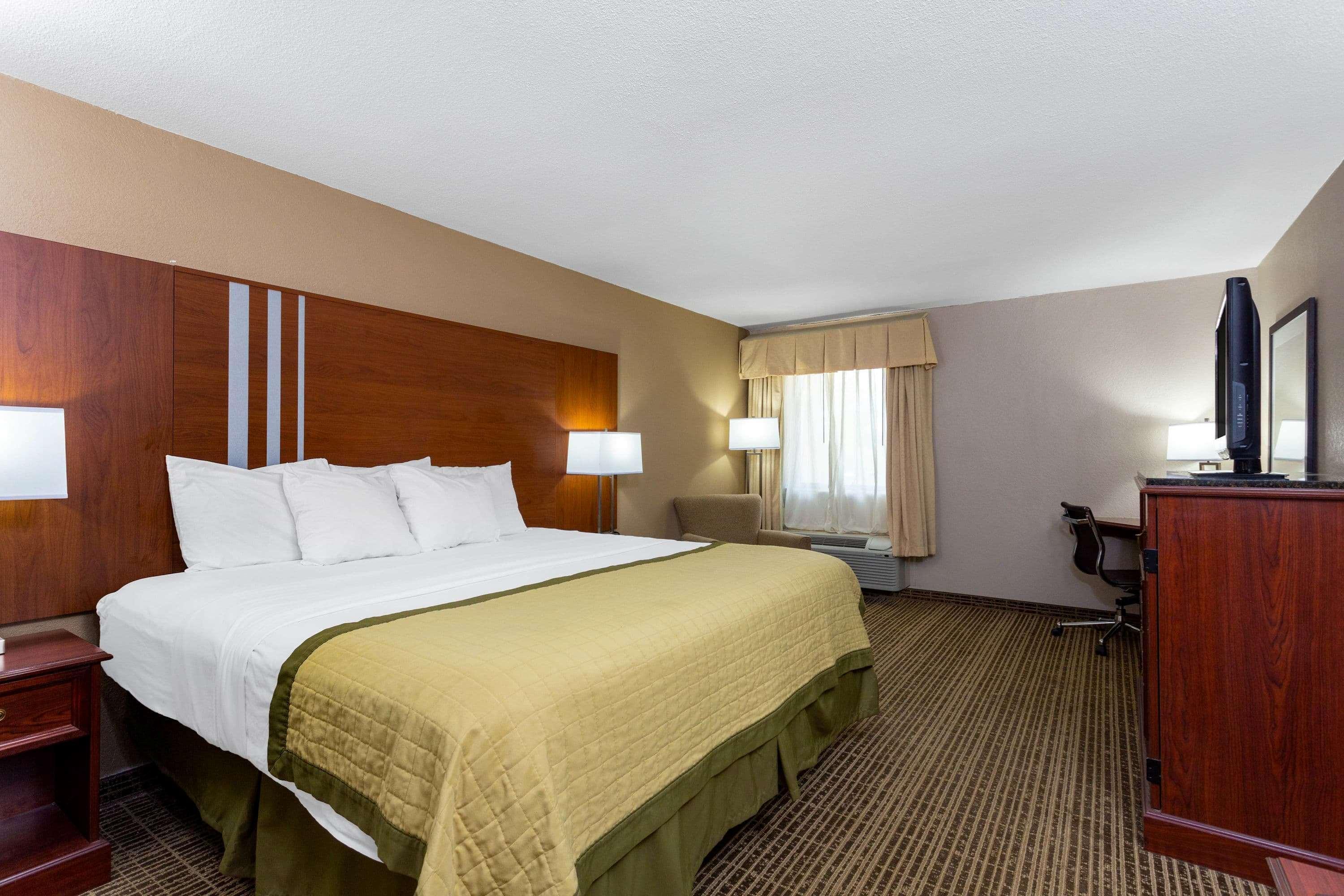 Baymont By Wyndham Elkhart Hotel Exterior foto