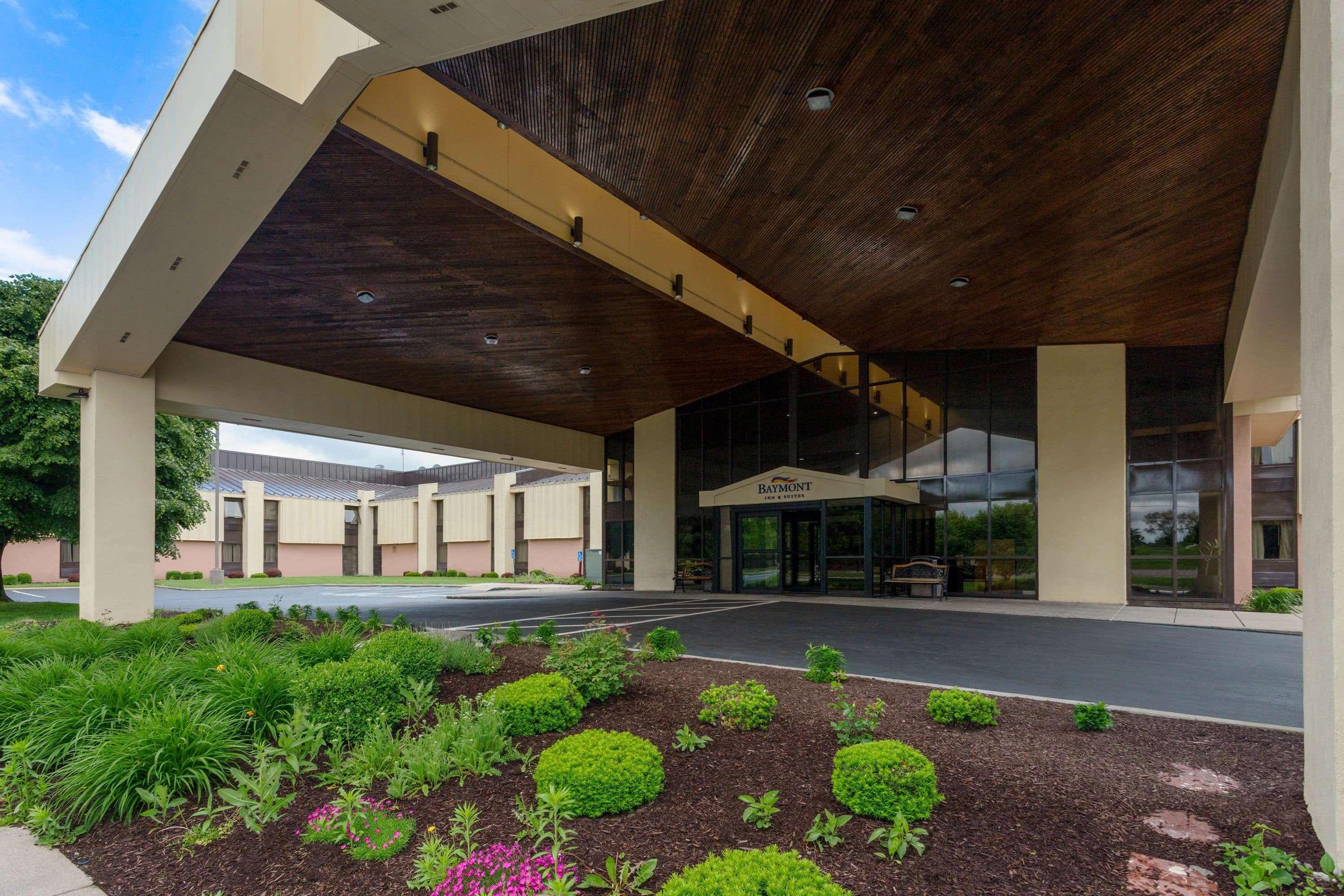Baymont By Wyndham Elkhart Hotel Exterior foto