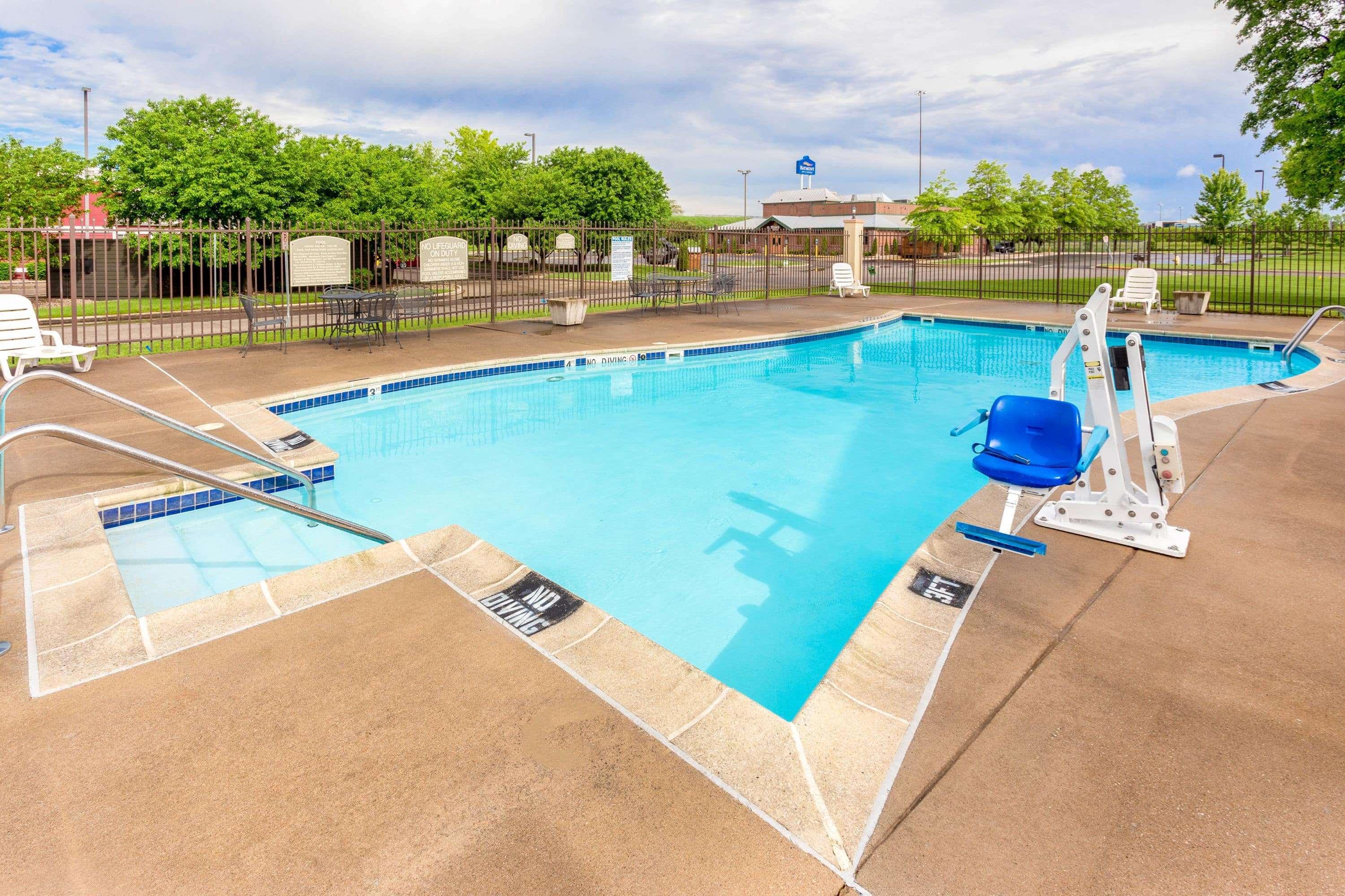 Baymont By Wyndham Elkhart Hotel Exterior foto