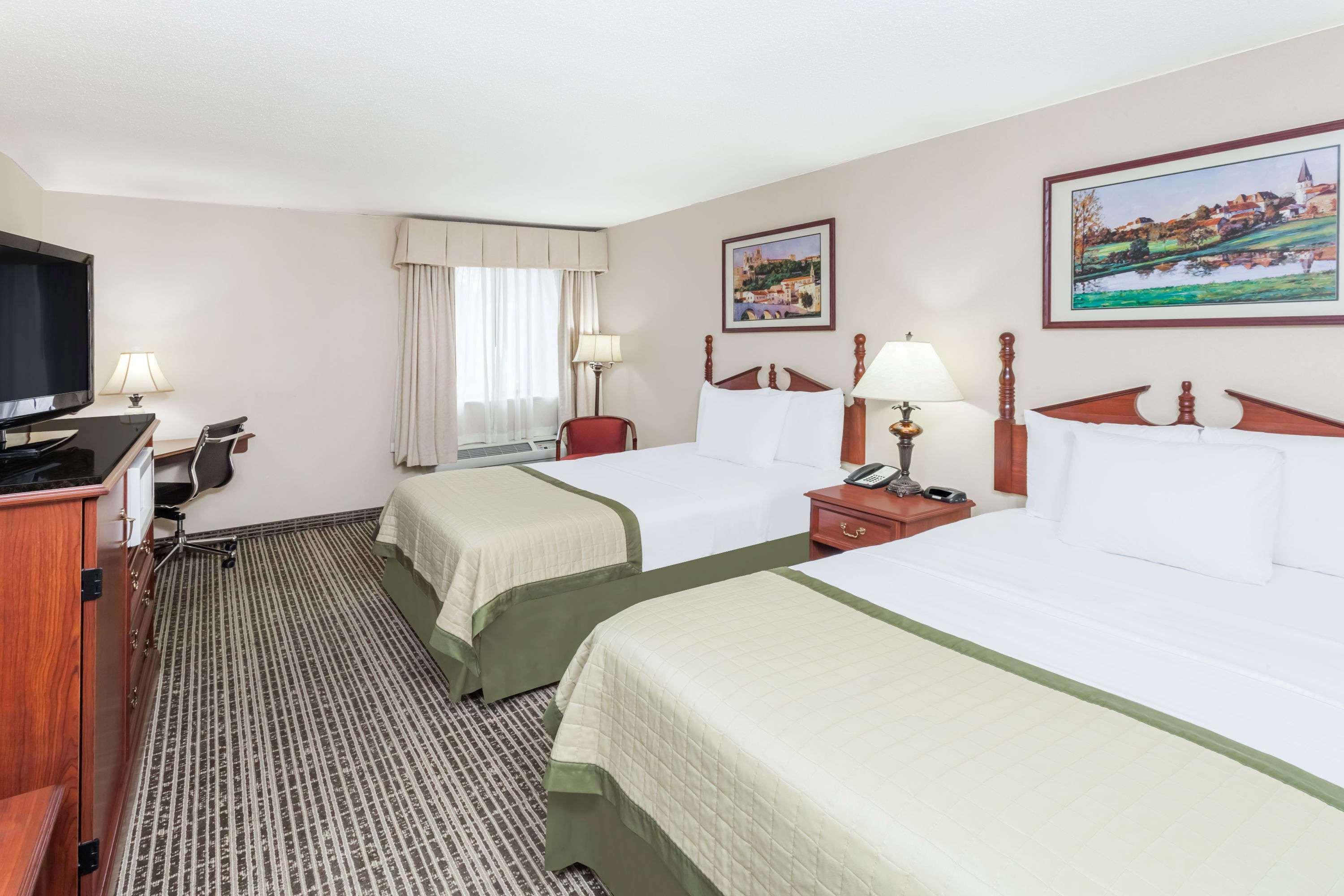 Baymont By Wyndham Elkhart Hotel Exterior foto