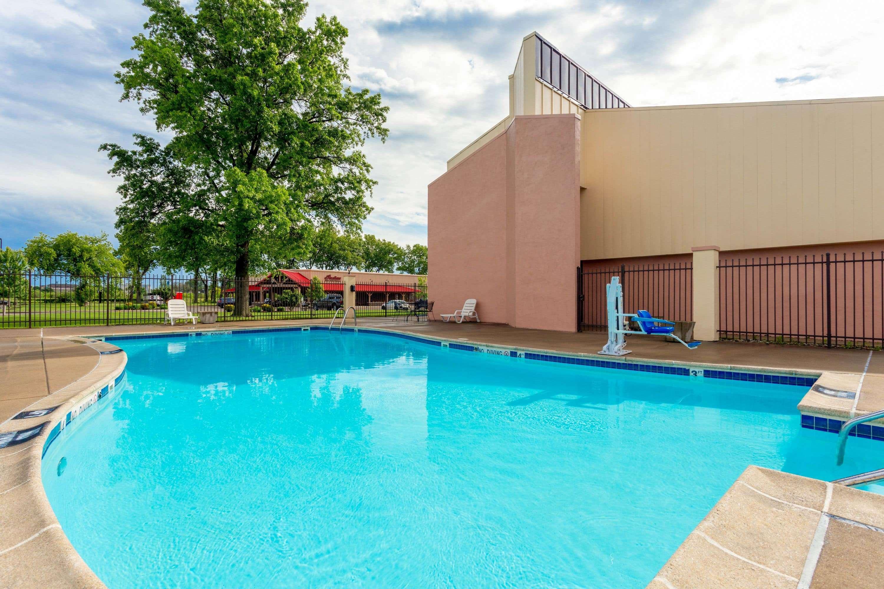 Baymont By Wyndham Elkhart Hotel Exterior foto