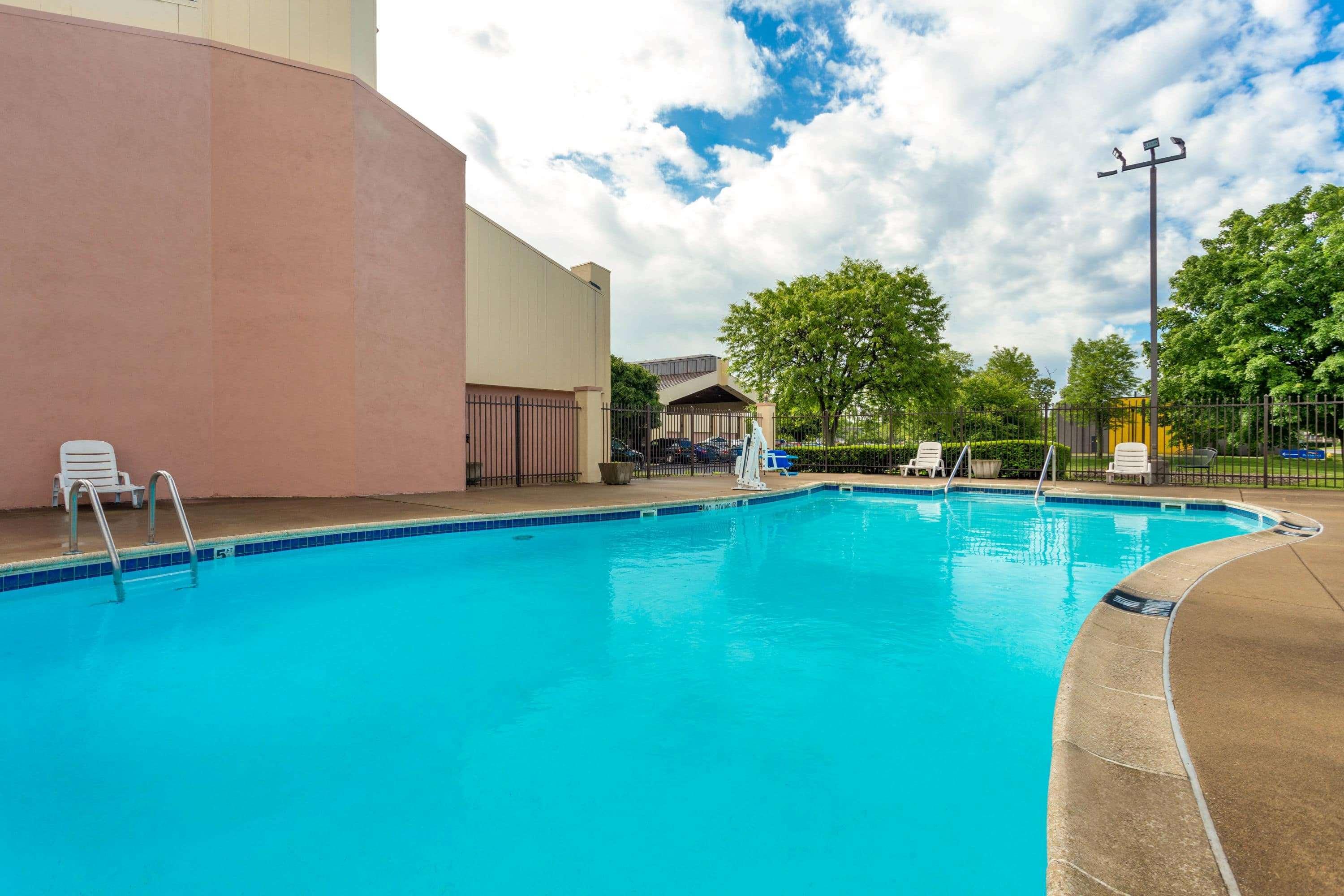Baymont By Wyndham Elkhart Hotel Exterior foto