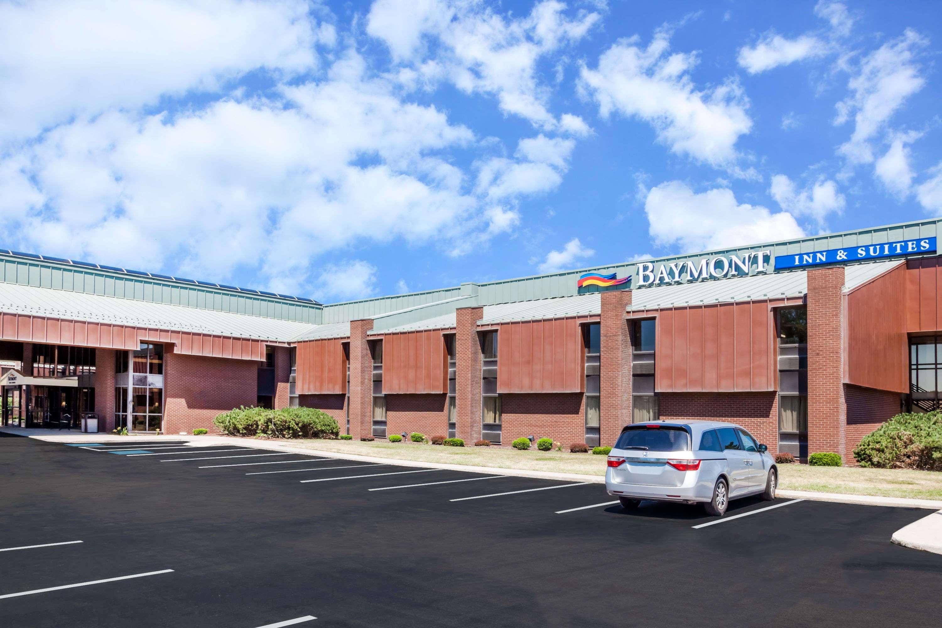Baymont By Wyndham Elkhart Hotel Exterior foto